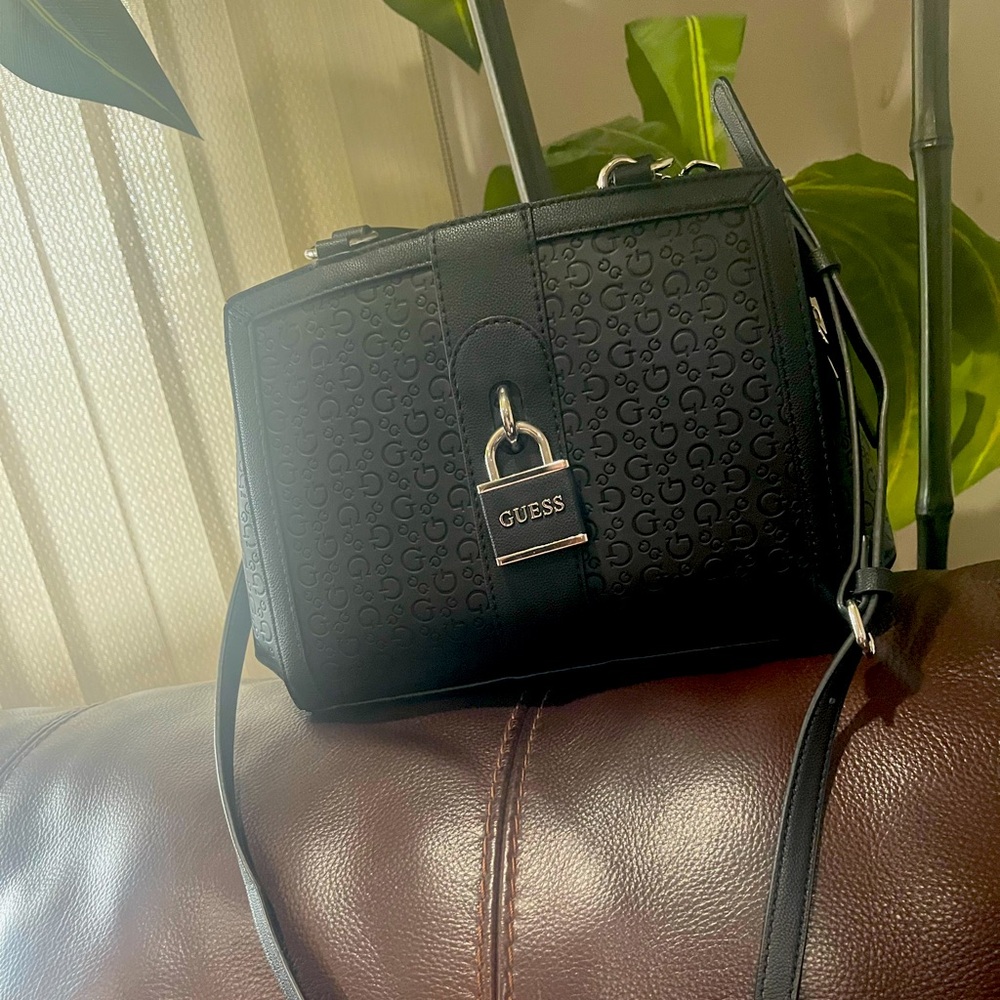 BLACK GUESS BAG 🖤